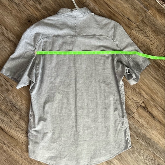 Men’s Lululemon Button Up EUC - Picture 9 of 9